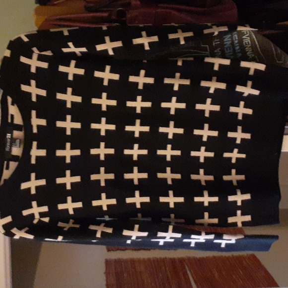Sweater - Picture 1 of 3